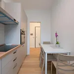Luminoso E Moderno Vicino Metro Apartman Milánó