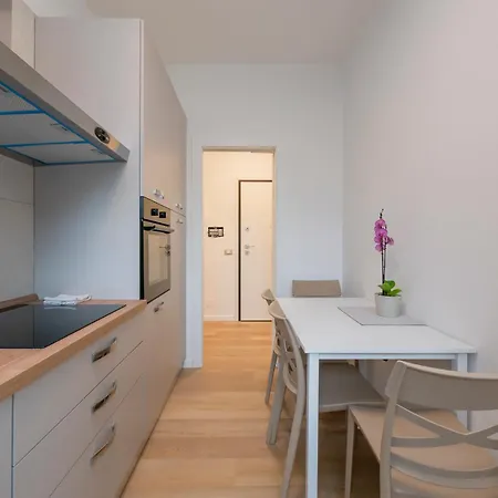 Luminoso E Moderno Vicino Metro Apartment Mailand