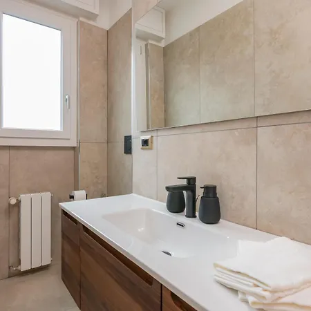 Luminoso E Moderno Vicino Metro Apartment *